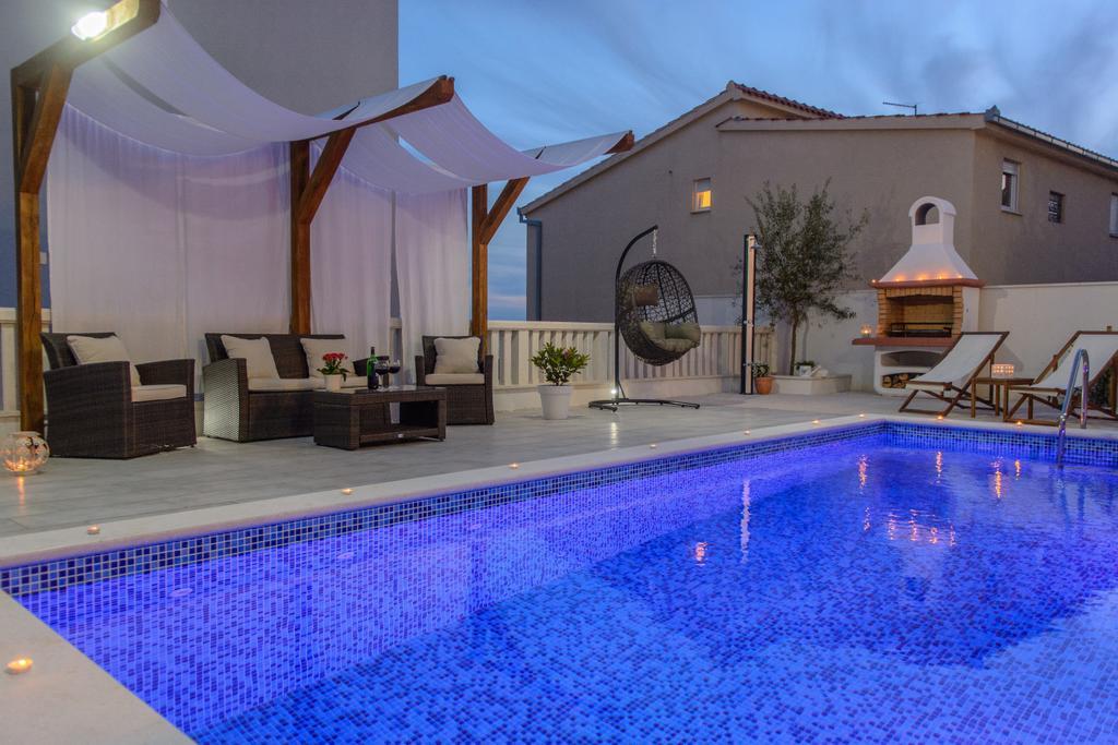 Apartments Villa Atlantis 特罗吉尔 外观 照片