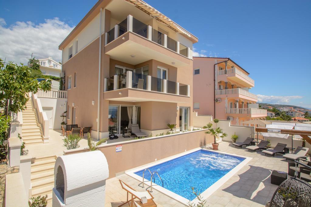 Apartments Villa Atlantis 特罗吉尔 外观 照片