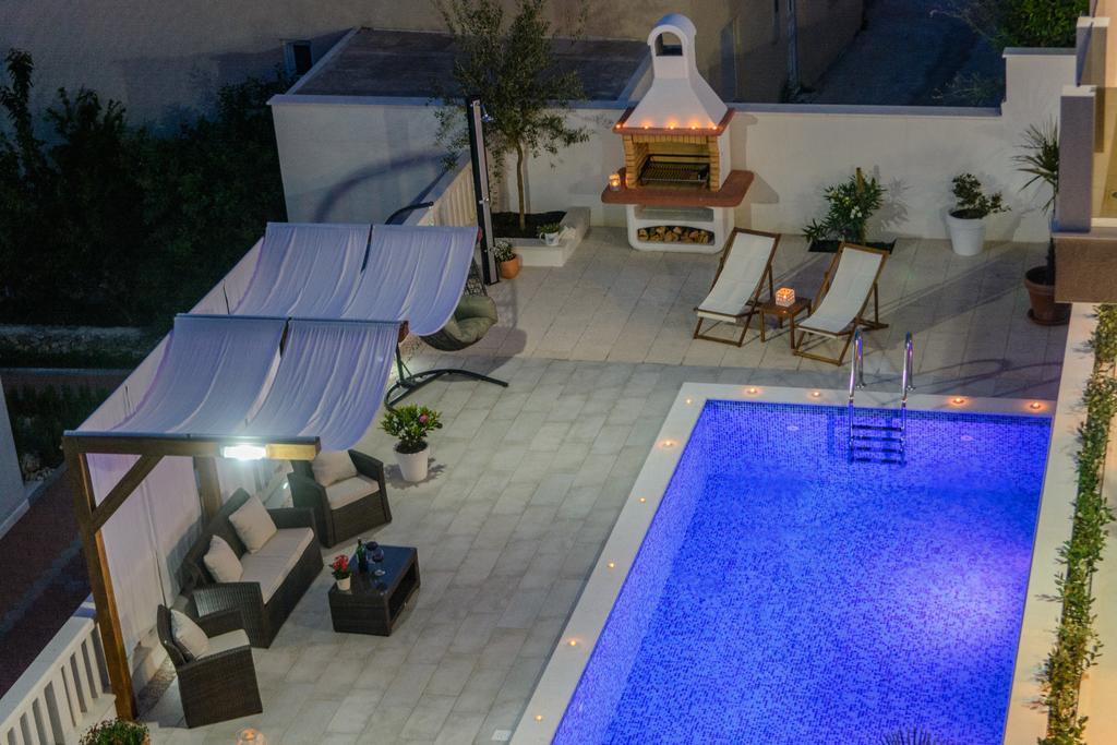 Apartments Villa Atlantis 特罗吉尔 外观 照片
