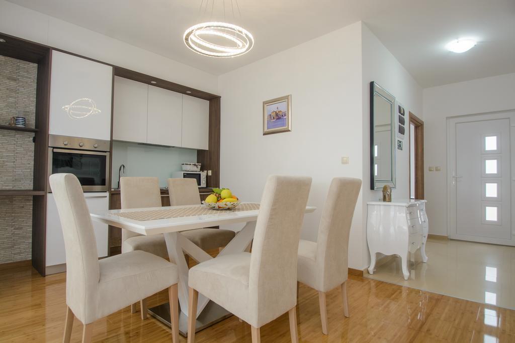 Apartments Villa Atlantis 特罗吉尔 外观 照片