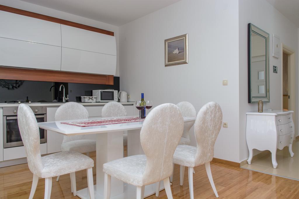 Apartments Villa Atlantis 特罗吉尔 外观 照片