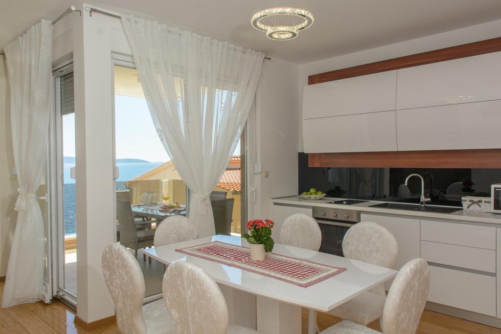 Apartments Villa Atlantis 特罗吉尔 外观 照片