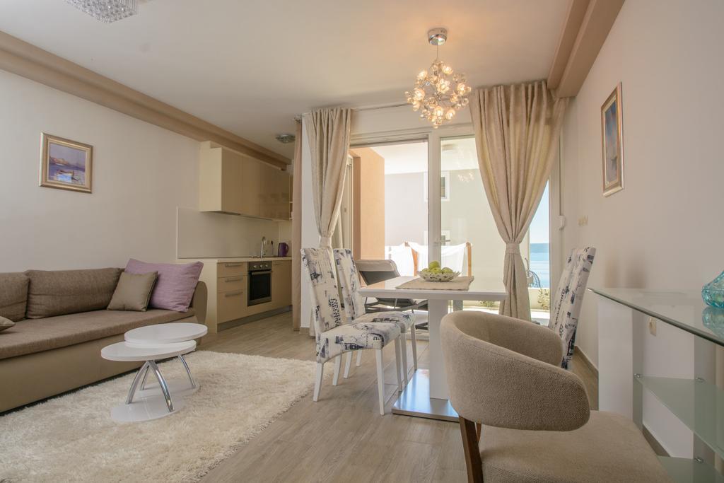 Apartments Villa Atlantis 特罗吉尔 外观 照片