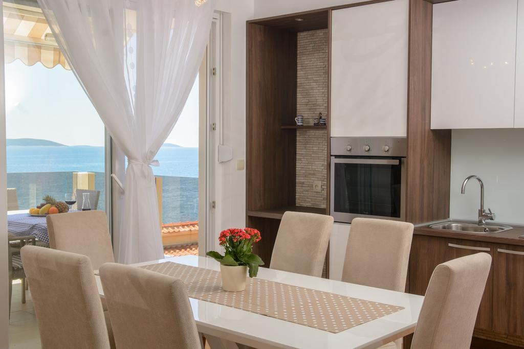 Apartments Villa Atlantis 特罗吉尔 外观 照片