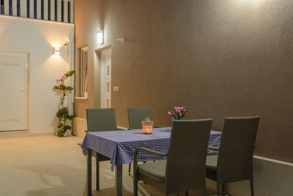 Apartments Villa Atlantis 特罗吉尔 外观 照片