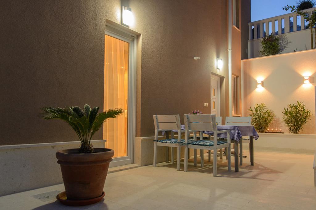Apartments Villa Atlantis 特罗吉尔 外观 照片