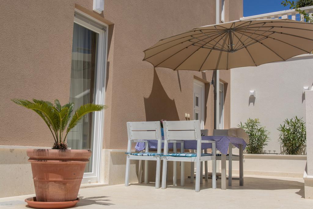 Apartments Villa Atlantis 特罗吉尔 外观 照片